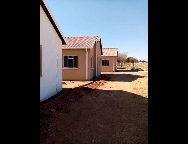 2 BEDROOM HOUSE FOR SALE IN LENASIA SOUTH